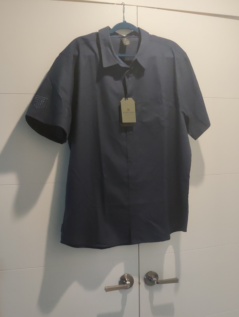 Stormtech Mens 2XL NAVY Blue Short-Sleeve Button-Down Shirt with Tag....
